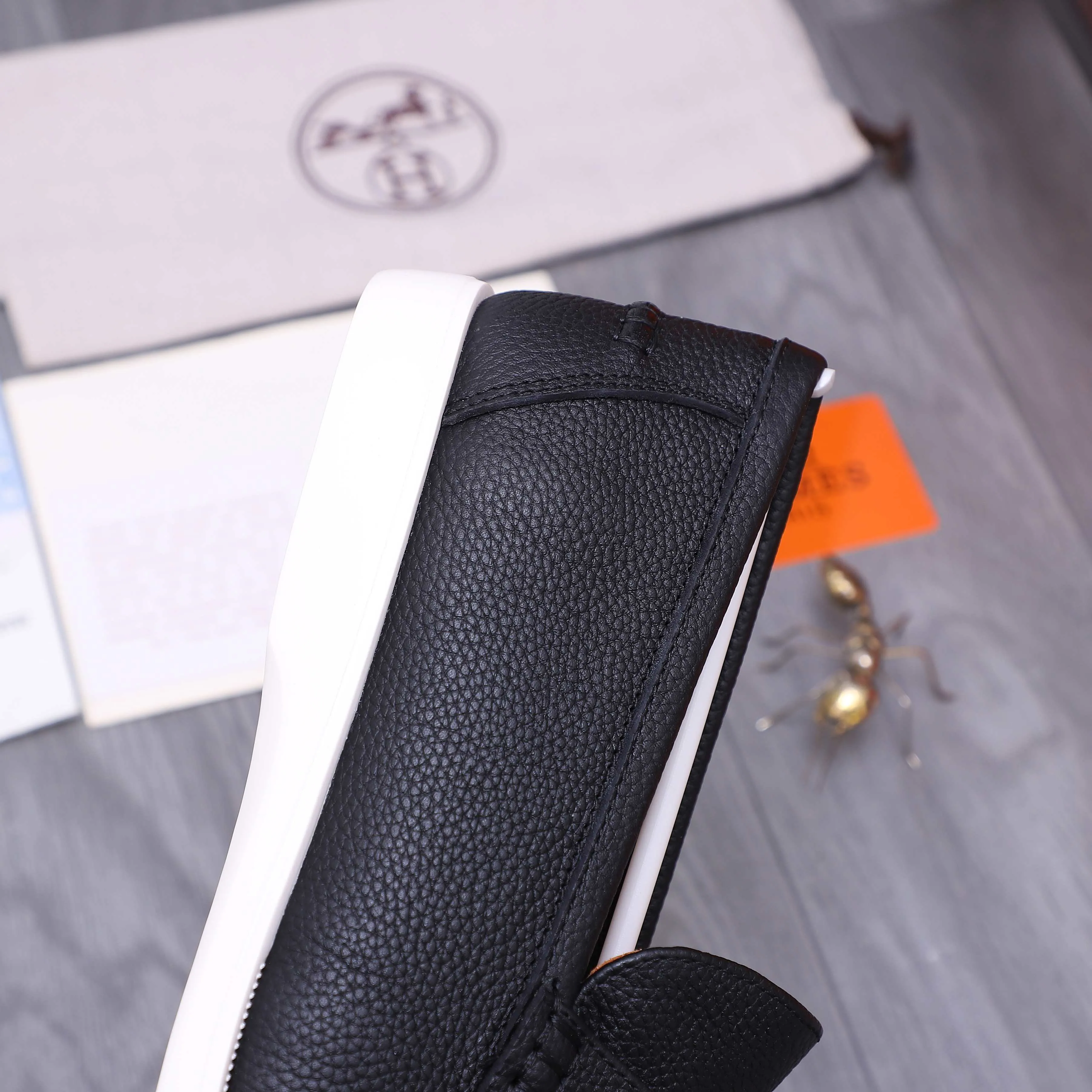 Men's shoes 💰p560 Product trademark: HERMES "Hermes" casual slip-on men's shoes. Regular size: 38-46 (45.46 is custom-made and non-returnable) Product materials: Selected pebbled cowhide upper, cowhide lining, original foam rubber ultra-light sole